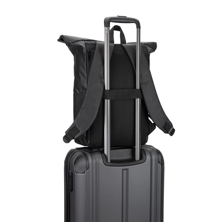 OSASCO BPACK. Plecak typu roll top z zamkiem błyskawicznym, który umożliwia zwinięcie górnej części w celu dopasowania do objętości plecaka, wykonany z poliestru 600D z recyklingu